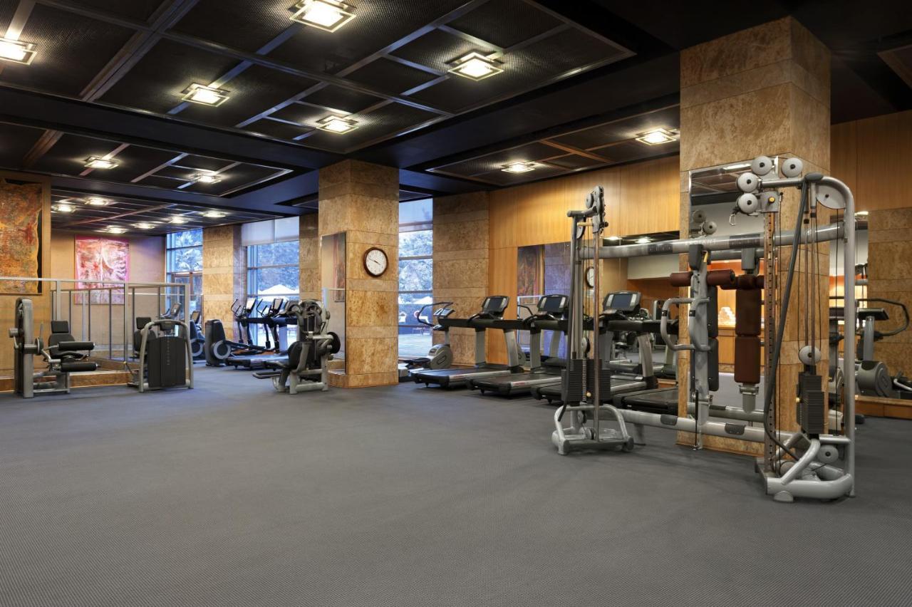 Grand Hyatt Mumbai Hotel And Residences מראה חיצוני תמונה The gym at the 100 East 53rd Street location