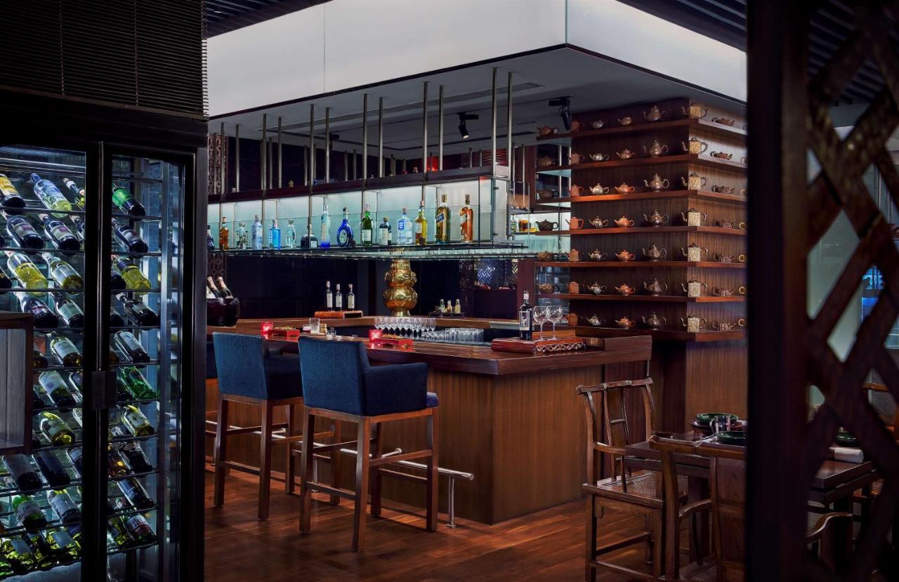 Grand Hyatt Mumbai Hotel And Residences מראה חיצוני תמונה The bar at the restaurant