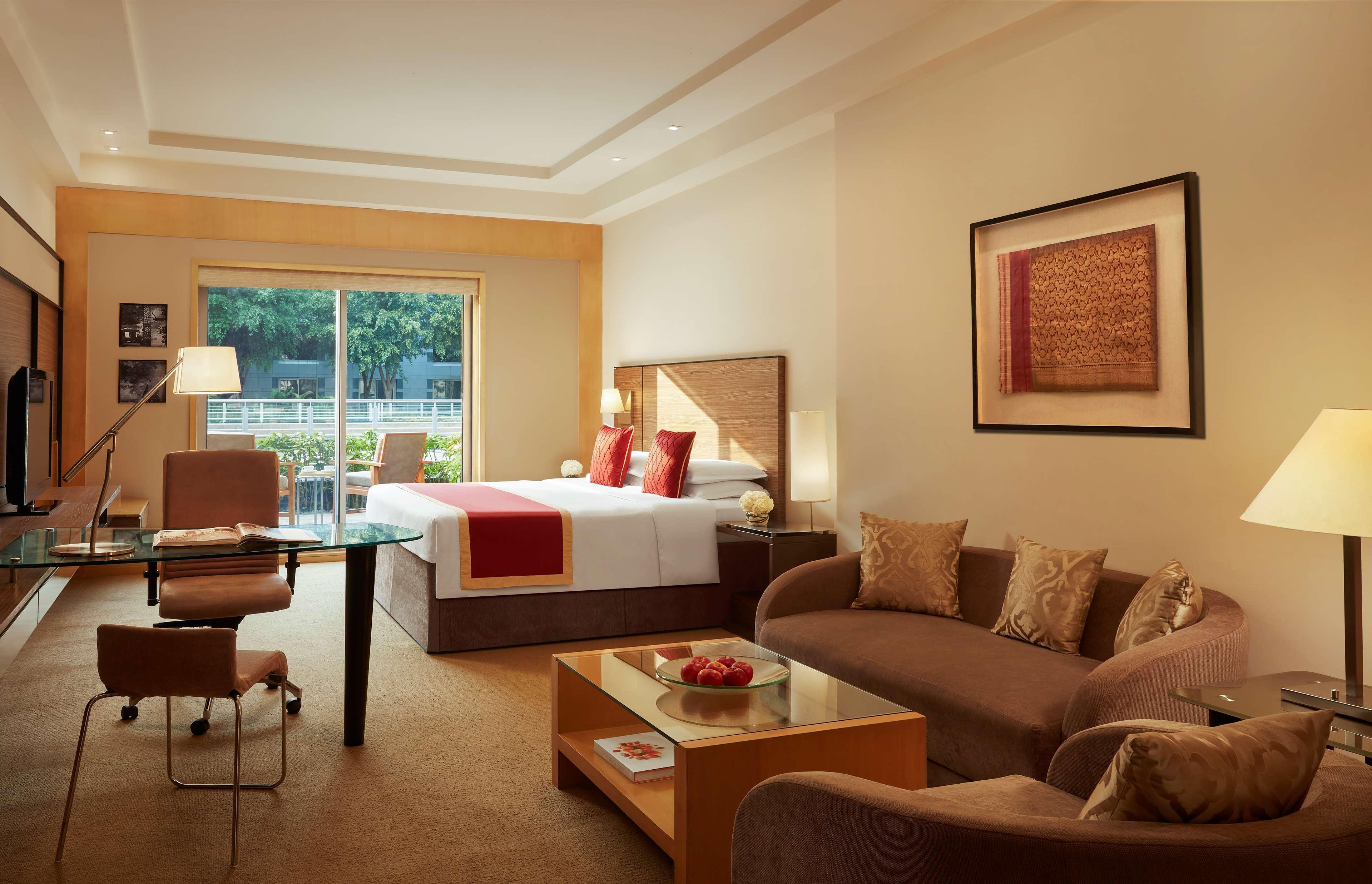 Grand Hyatt Mumbai Hotel And Residences מראה חיצוני תמונה A suite at the Taj Bengal