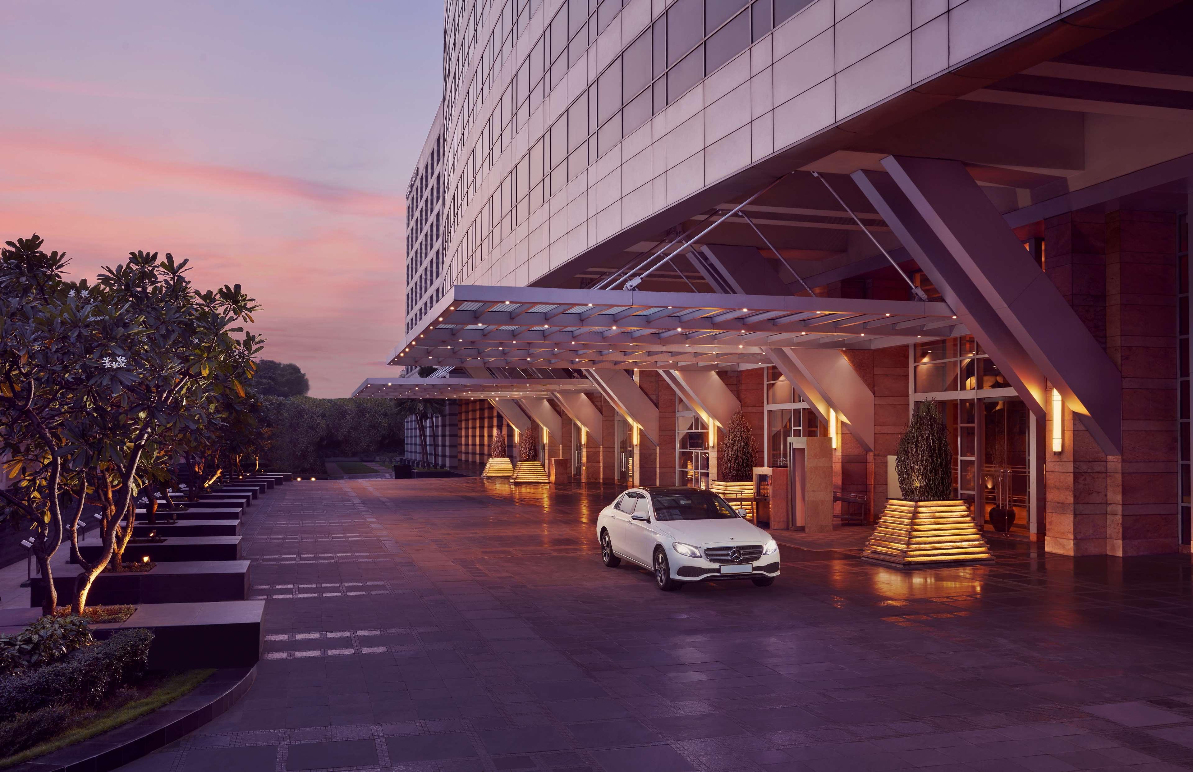 Grand Hyatt Mumbai Hotel And Residences מראה חיצוני תמונה The hotel's main entrance