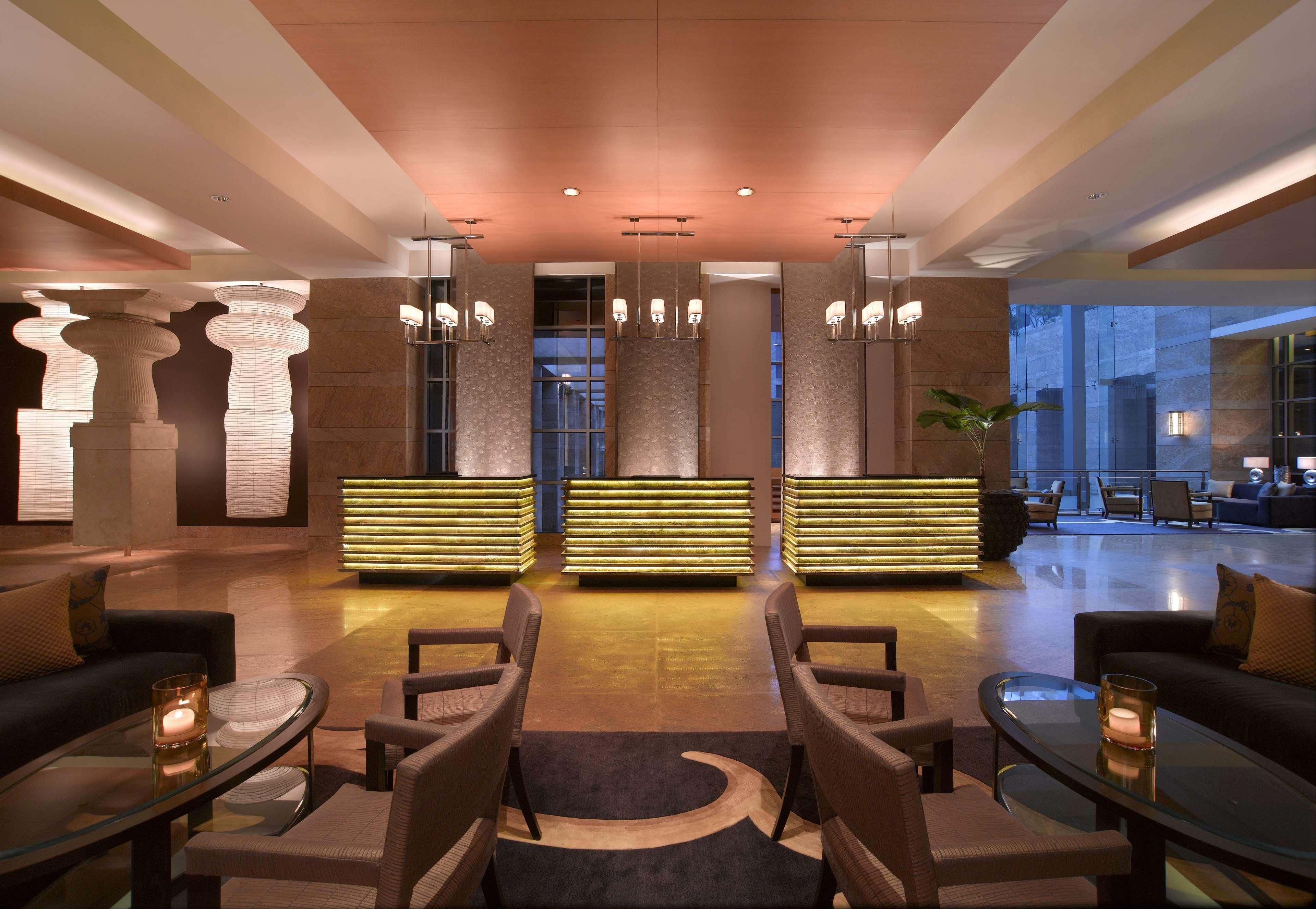 Grand Hyatt Mumbai Hotel And Residences מראה חיצוני תמונה The lobby of the hotel
