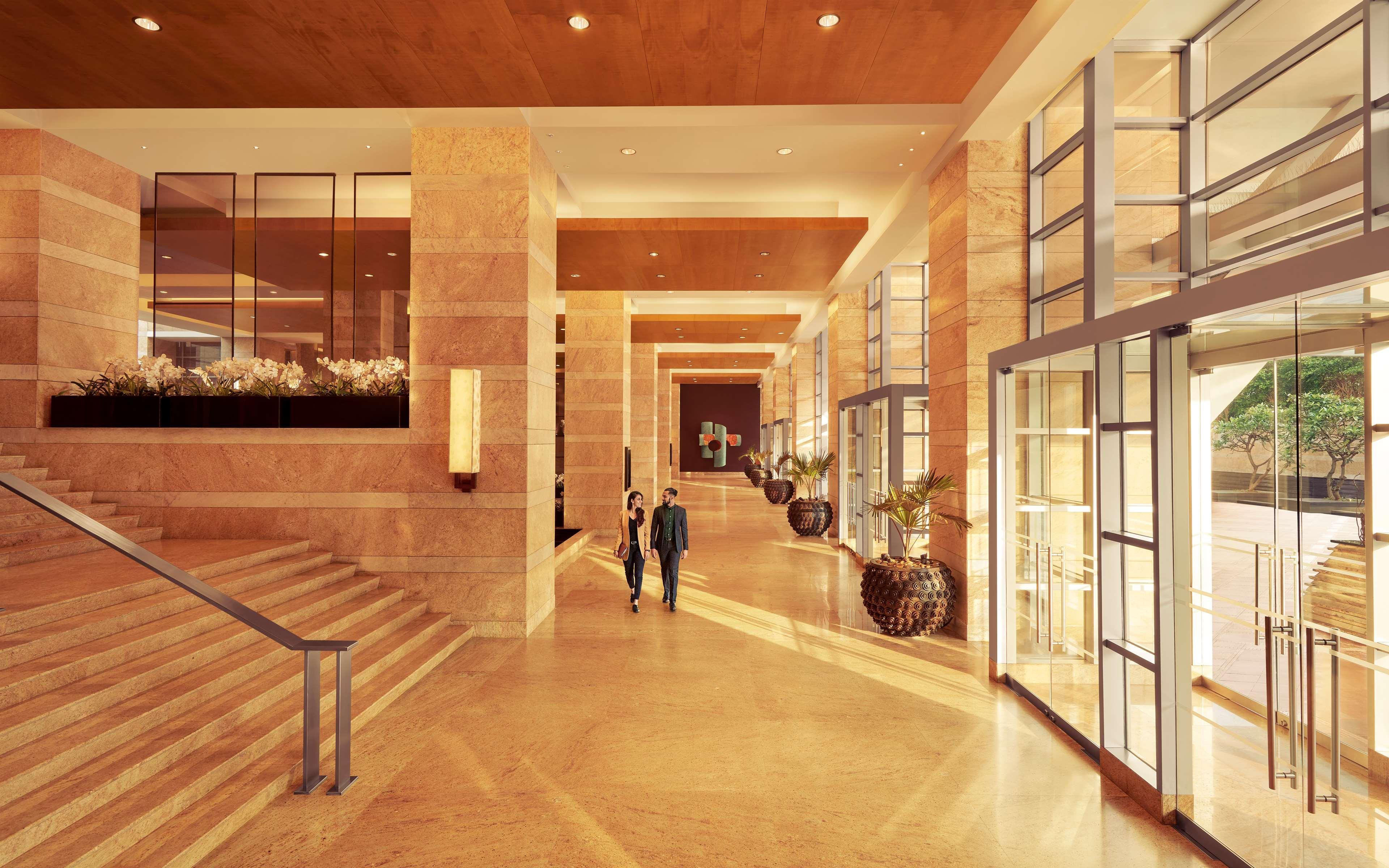 Grand Hyatt Mumbai Hotel And Residences מראה חיצוני תמונה The lobby of the hotel