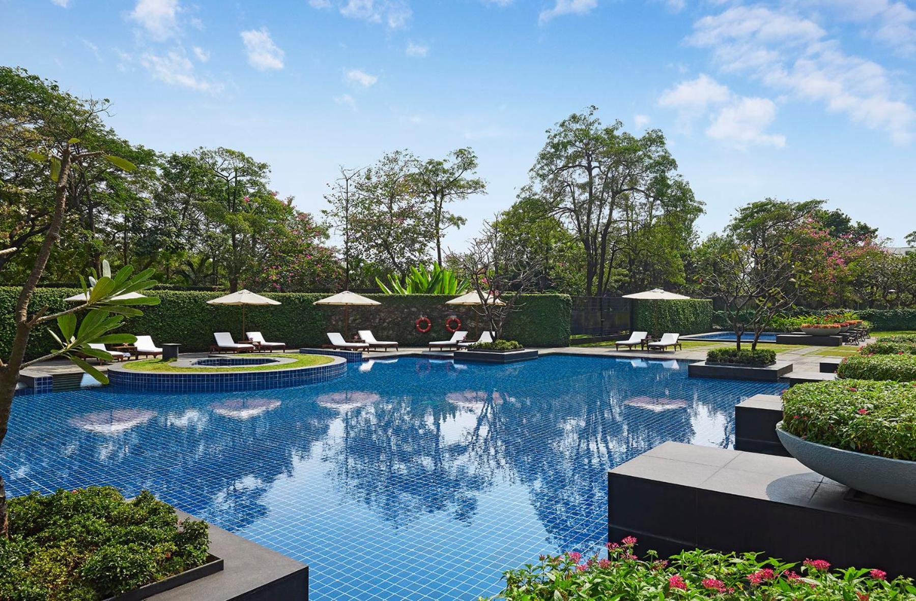 Grand Hyatt Mumbai Hotel And Residences מראה חיצוני תמונה The pool at The Park, Hyderabad
