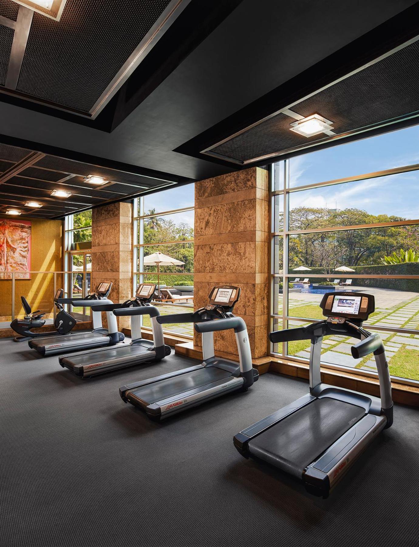 Grand Hyatt Mumbai Hotel And Residences מראה חיצוני תמונה The gym at the Taj Bengal