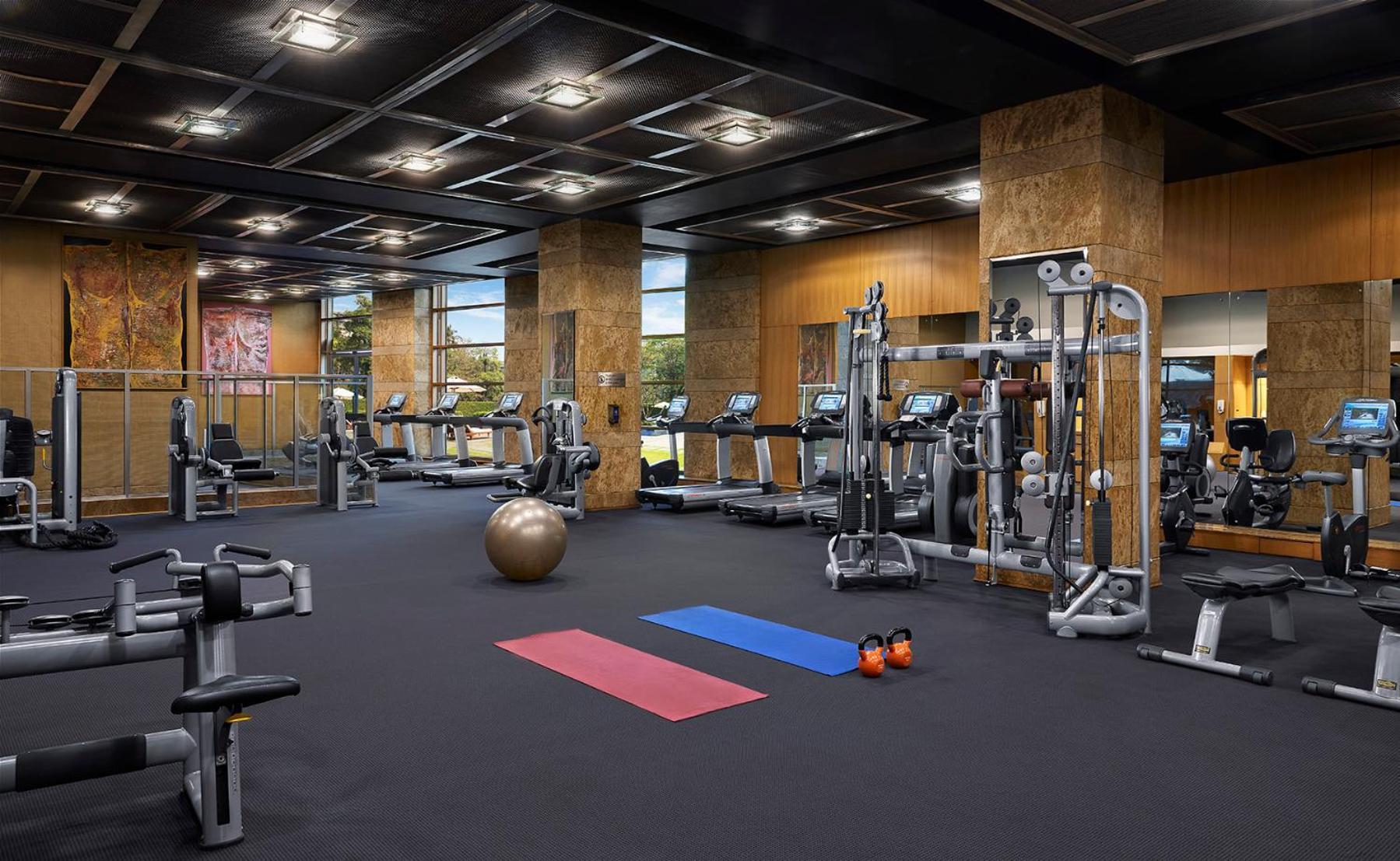 Grand Hyatt Mumbai Hotel And Residences מראה חיצוני תמונה The gym at The Westin