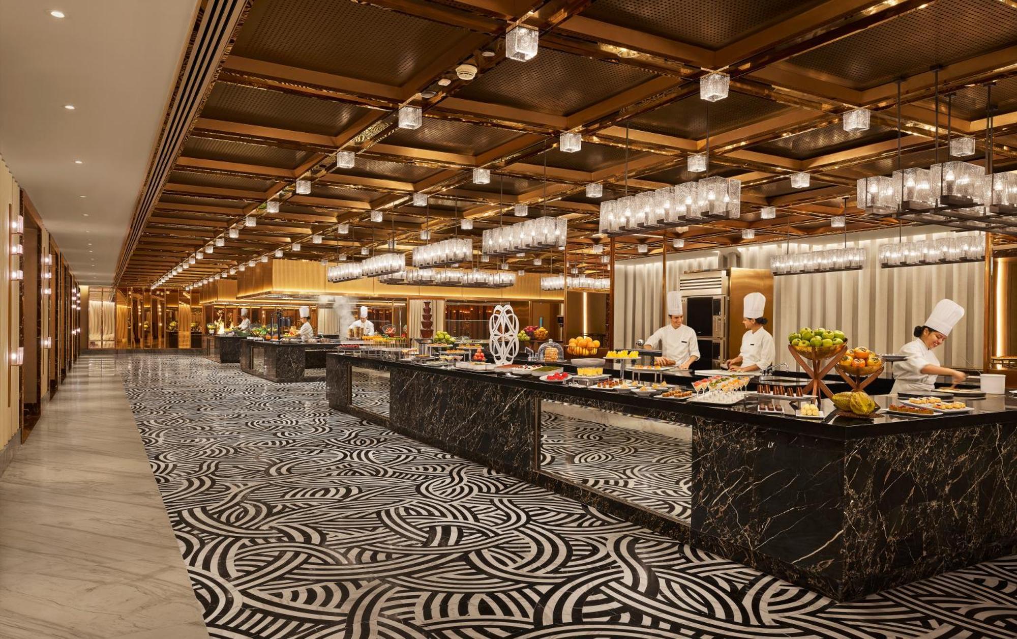 Grand Hyatt Mumbai Hotel And Residences מראה חיצוני תמונה The buffet at the hotel